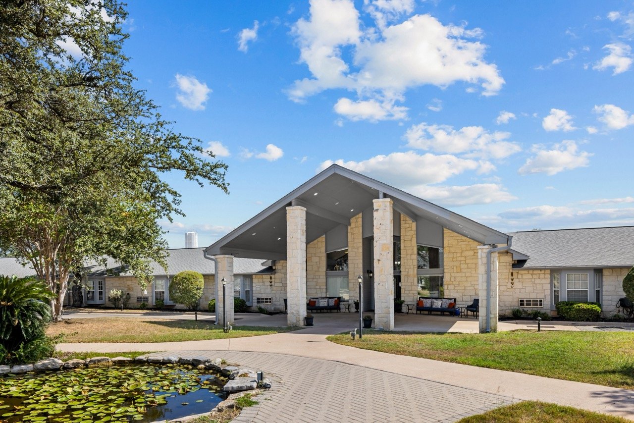 Bootstrap via serper_images (https://gatewayvillasandgardens.seniorlivingnearme.com/)